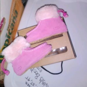 Toddler 4/5 pink uggs!